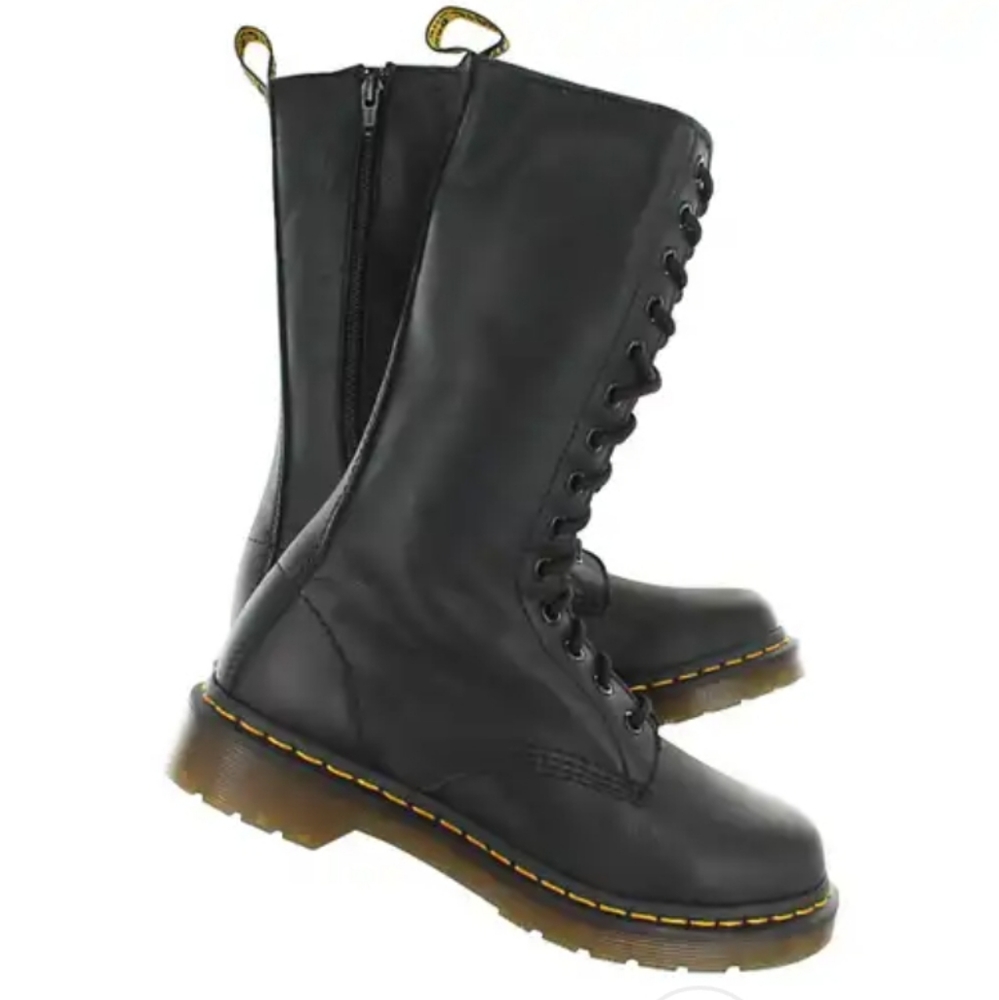 Dr Marten Virginia high boots